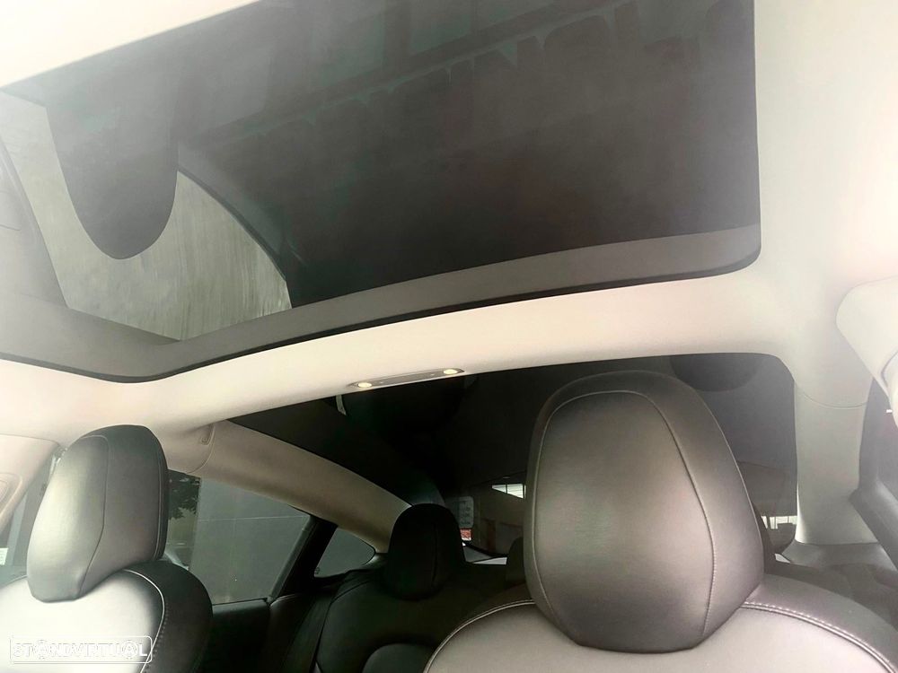Tesla Model 3 - 12