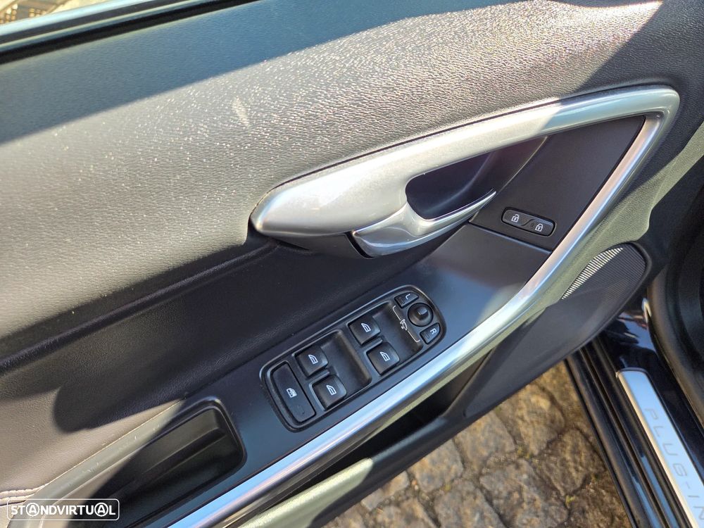 Volvo V60 D6 Plug-In-Hybrid AWD Geartronic Pure Limited - 25