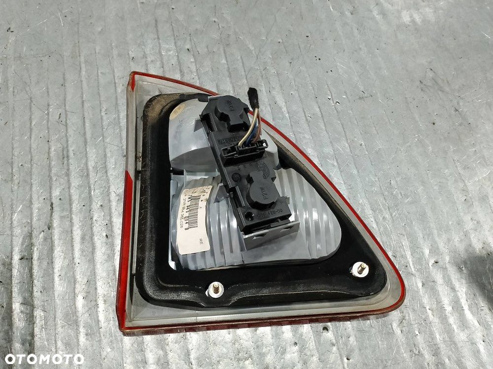 LAMPA TYLNA PRAWA W KLAPE FORD GALAXY MK II 7M5945094B  2NR964365-026 - 3