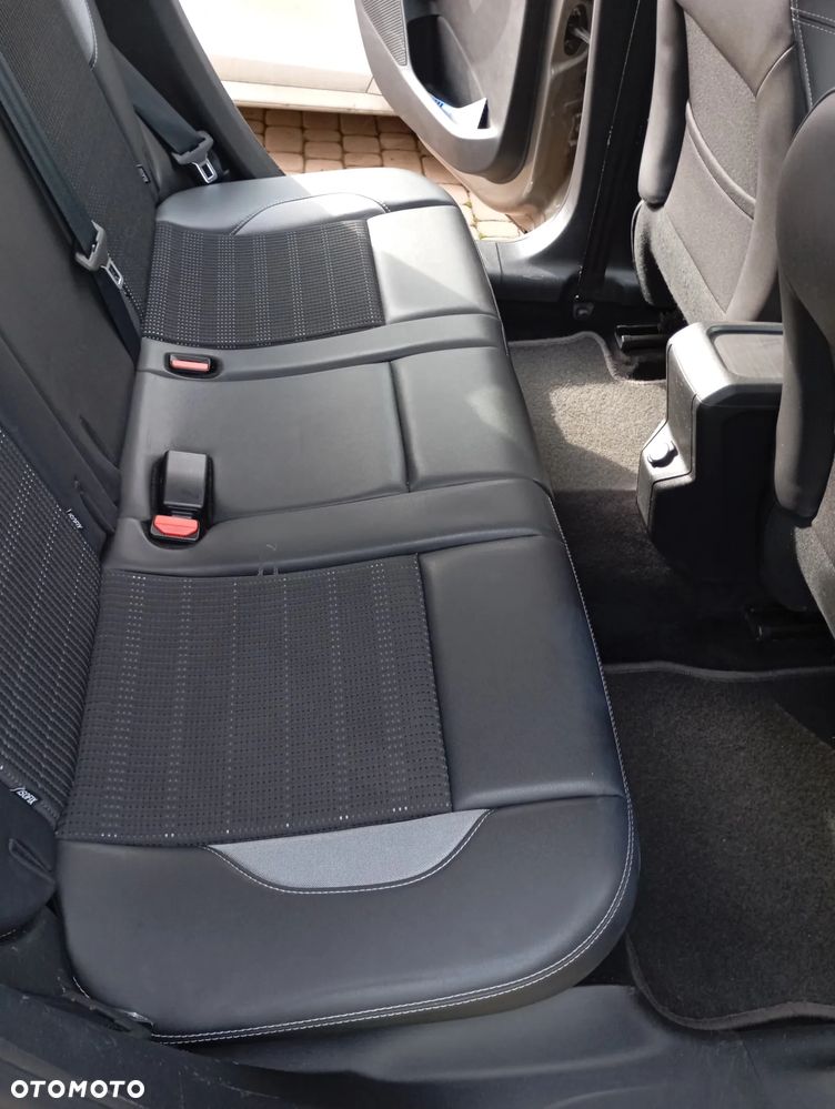 Peugeot 2008 1.6 e-HDi Active S&S - 12