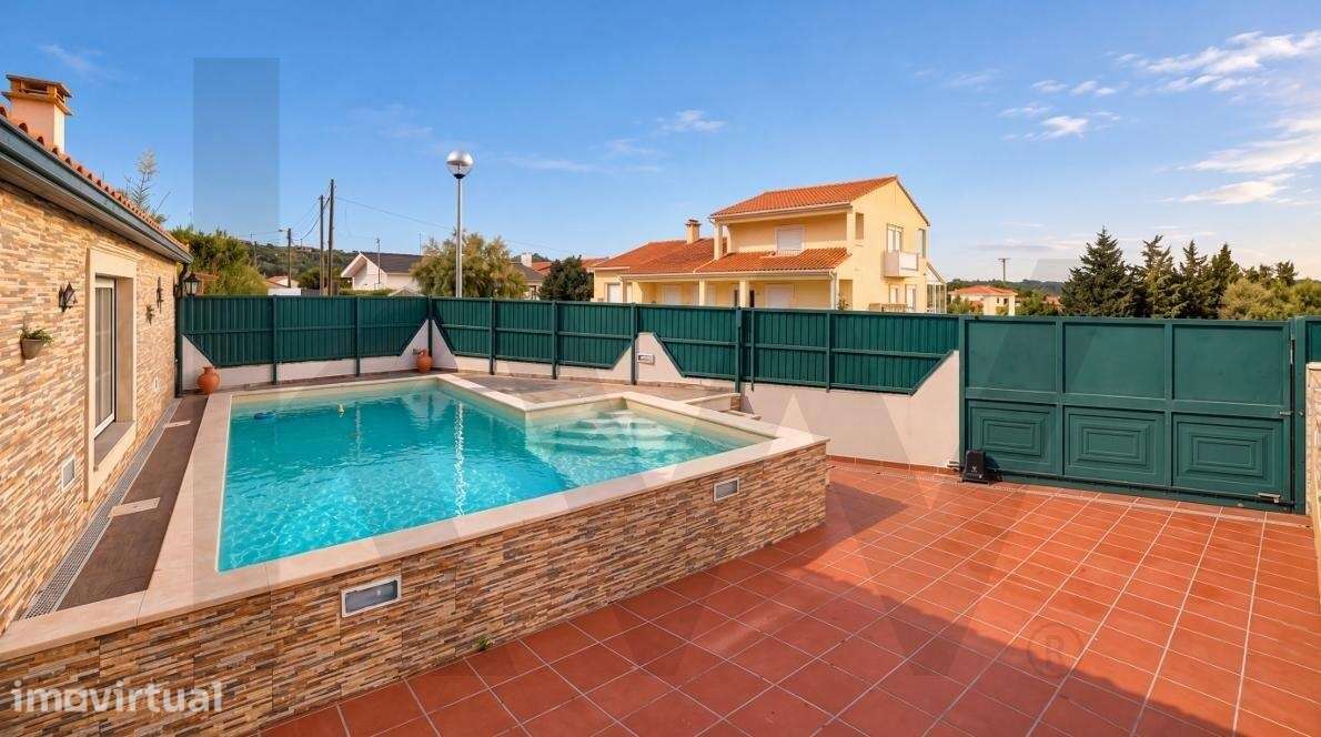Moradia junto a Óbidos | 222 m2, garagem, sótão e excelente espaço ext - Grande imagem: 3/34
