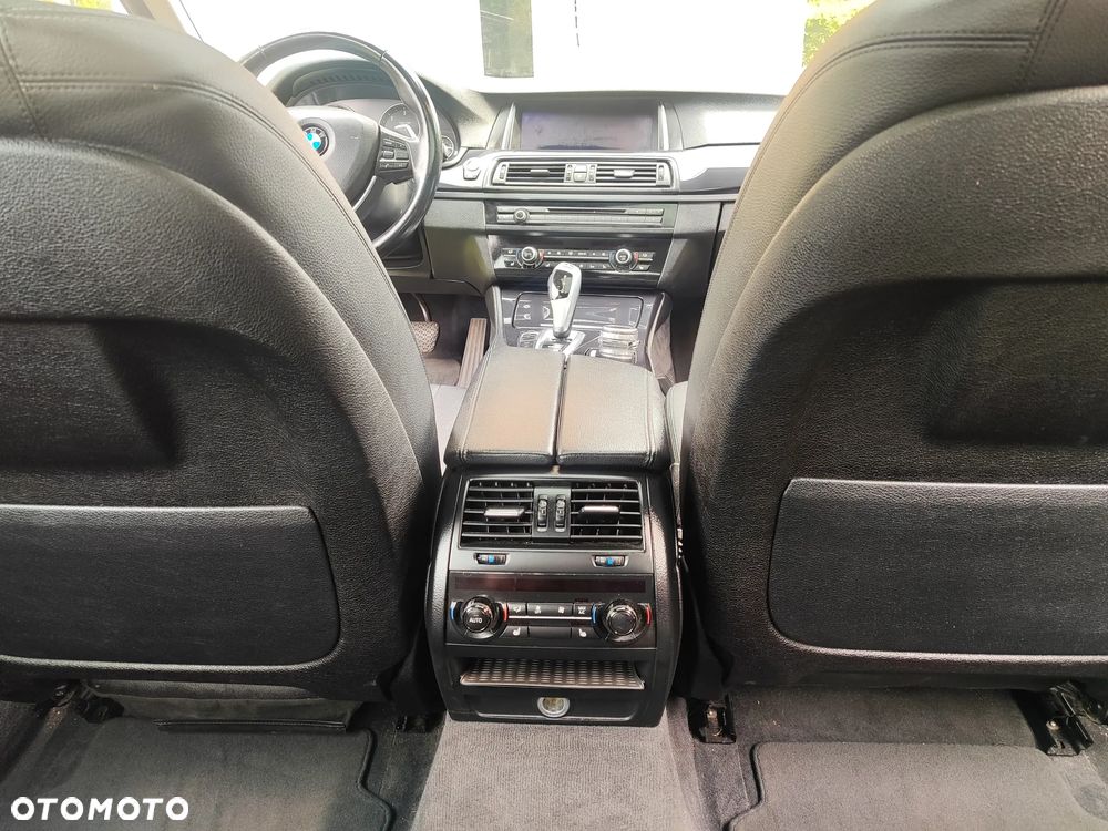 BMW Seria 5 530d xDrive Modern Line - 11