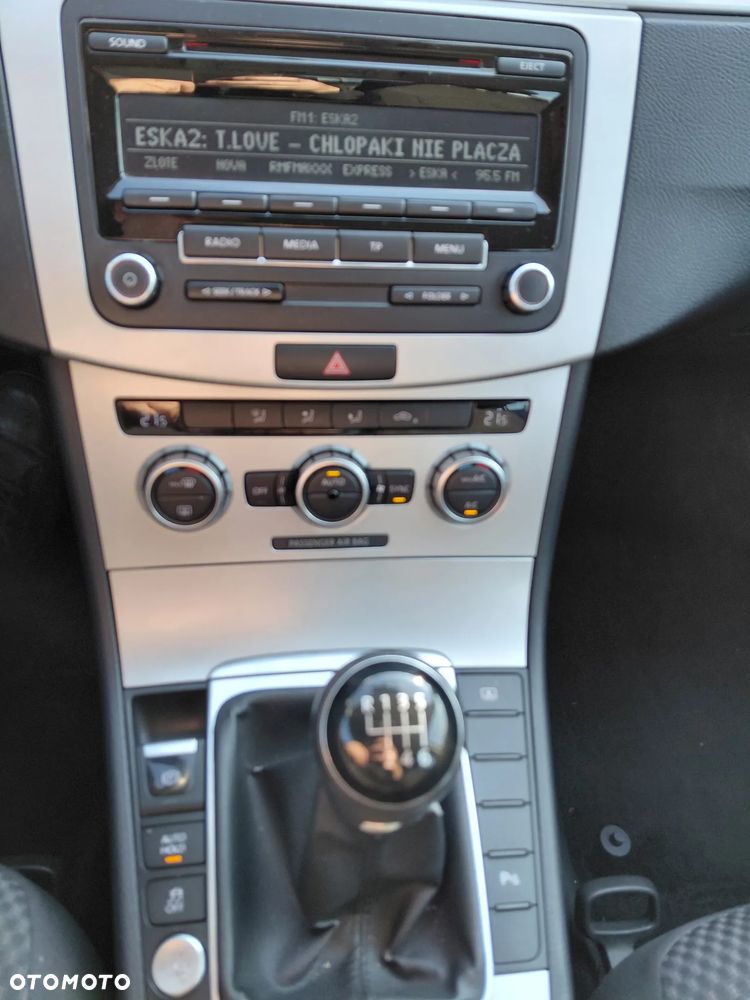 Volkswagen Passat - 15