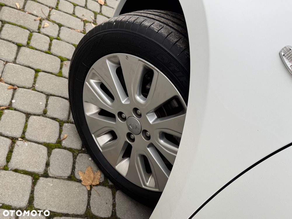 Kia Rio - 36