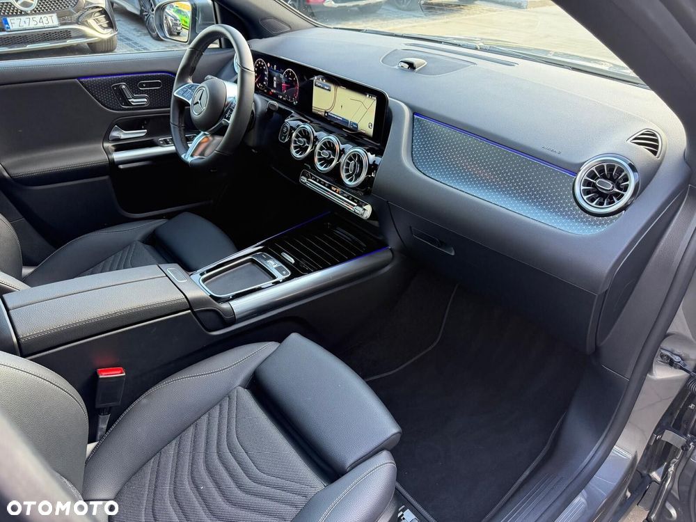 Mercedes-Benz GLA - 13
