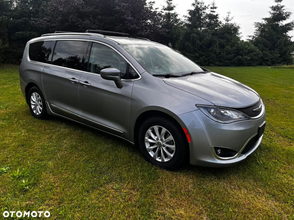Chrysler Pacifica - 10