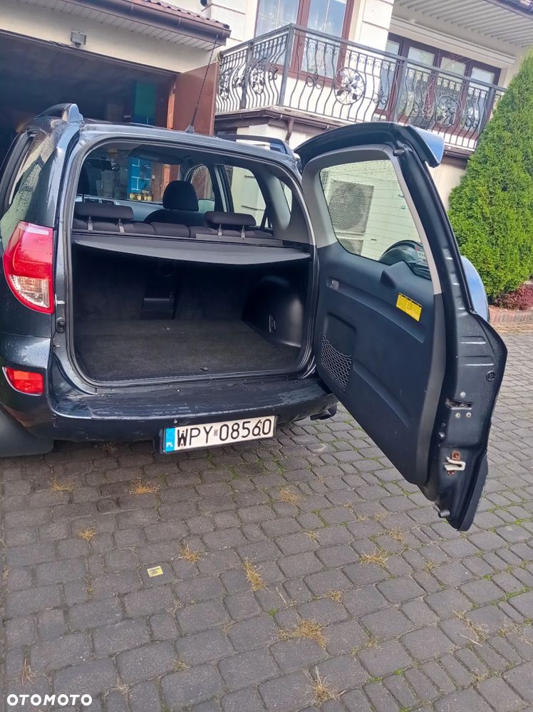 Toyota RAV4 2.2 D-4D Premium - 11