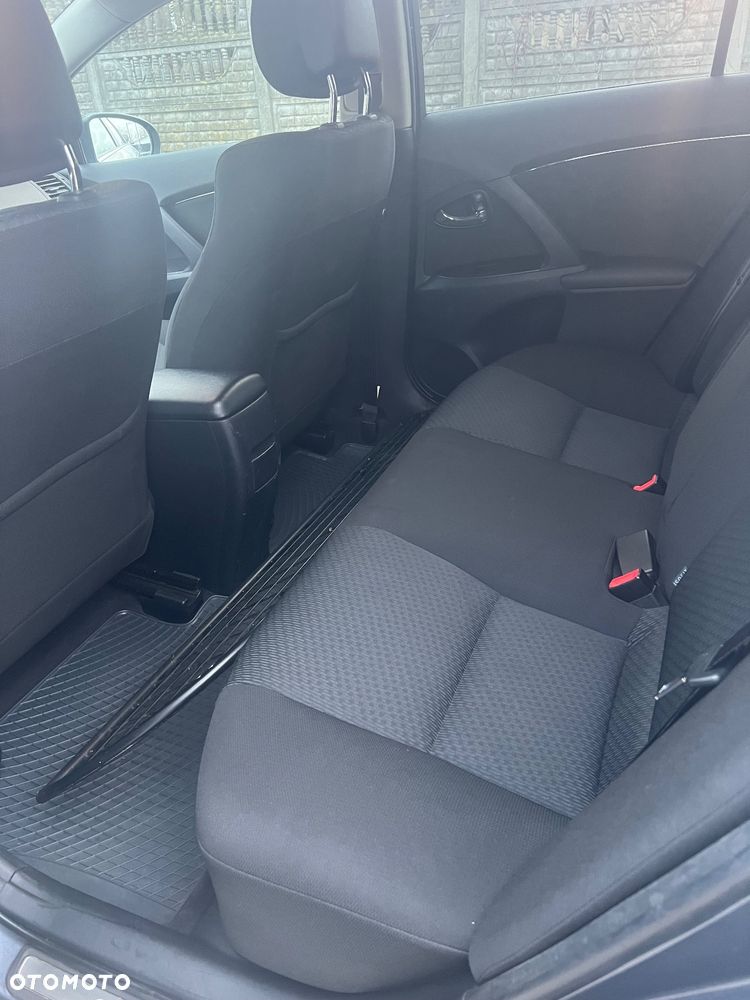 Toyota Avensis 2.0 D-4D 2010 - 13