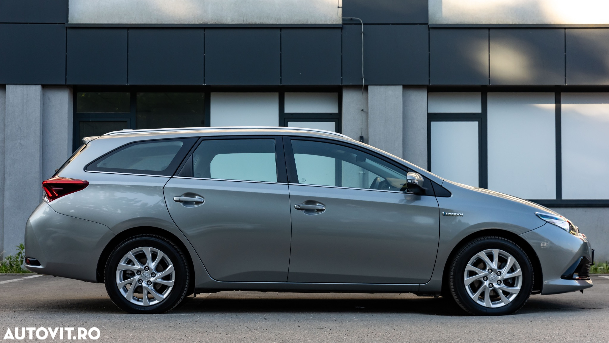 Toyota Auris 1.8 L VVT-i Hybrid Sol - 17
