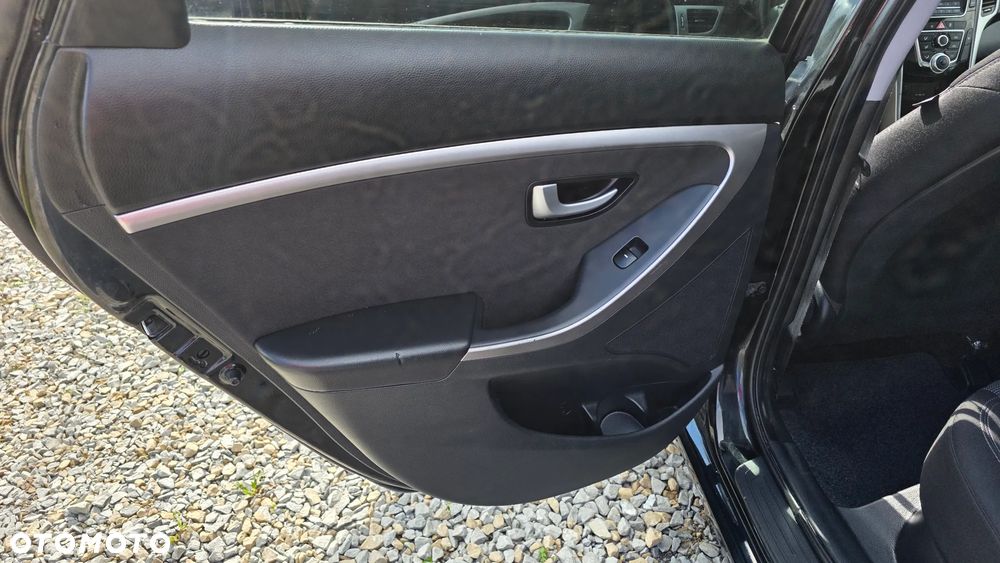 Hyundai i30 1.6 Trend - 17