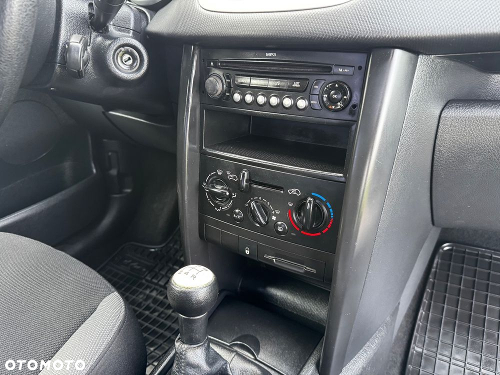 Peugeot 207 - 8