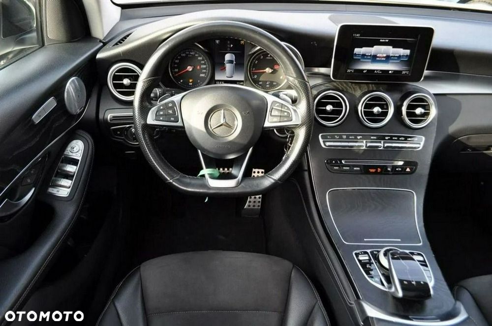 Mercedes-Benz GLC 250 4Matic 9G-TRONIC AMG Line - 28