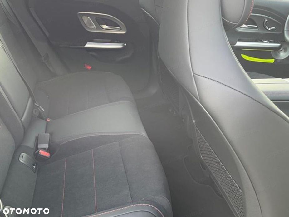 Mercedes-Benz CLA 200 mHEV 8G-DCT - 16