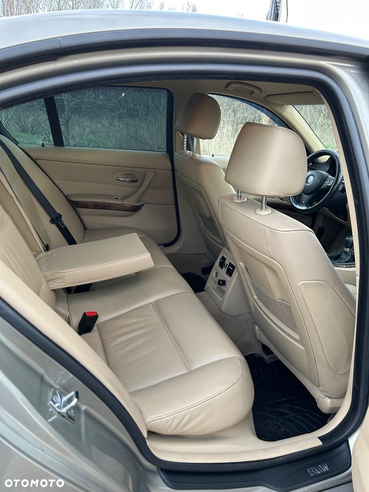 BMW Seria 3 320i Edition Sport - 17