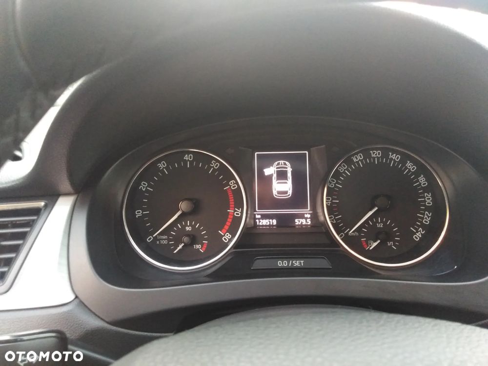 Skoda RAPID 1.2 TSI Ambition - 2