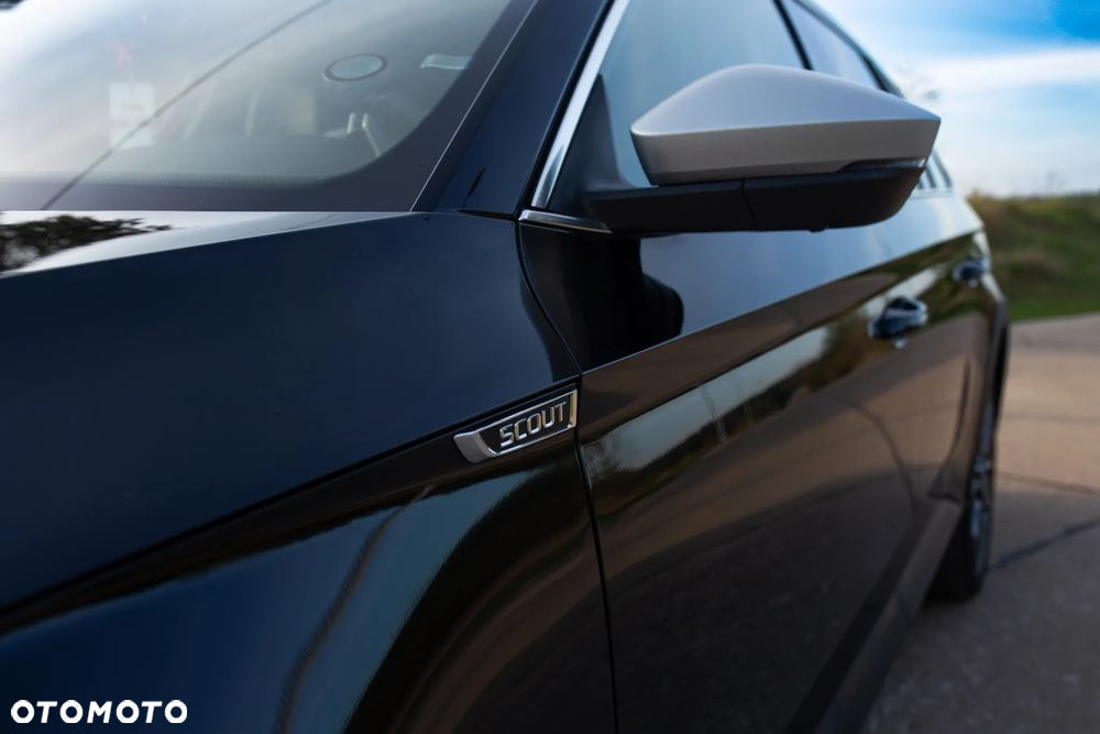 Skoda Superb 2.0 TDI SCR 4x4 Scout DSG - 11