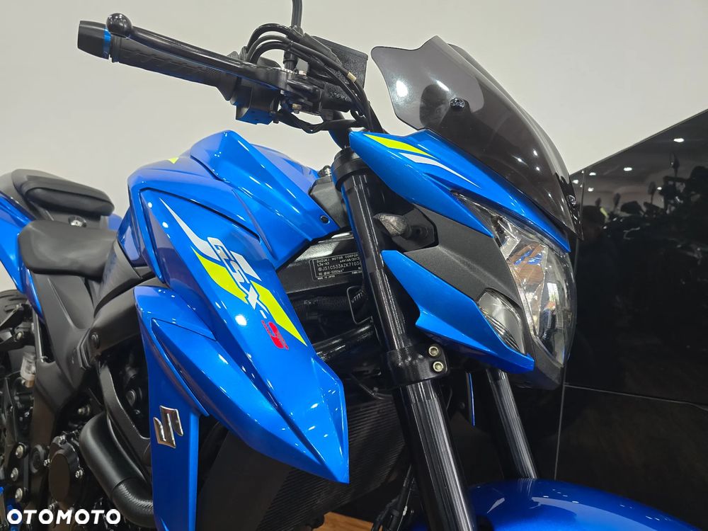 Suzuki GSX - 27