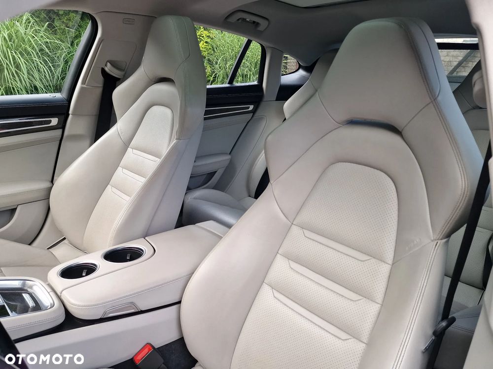 Porsche Panamera 4S - 8