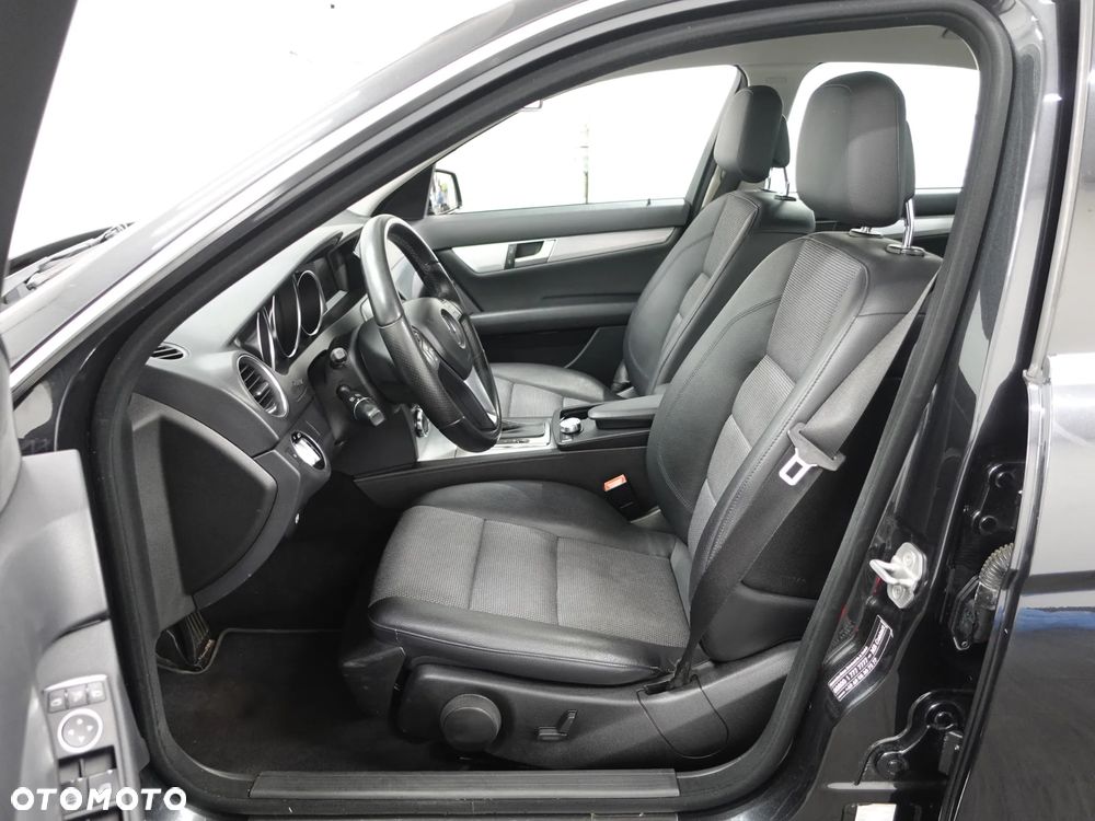 Mercedes-Benz Klasa C 200 (BlueEFFICIENCY) 7G-TRONIC Avantgarde - 21