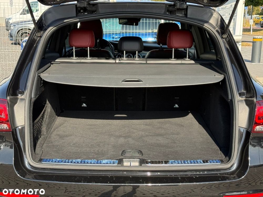 Mercedes-Benz GLC 300 d 4-Matic - 32