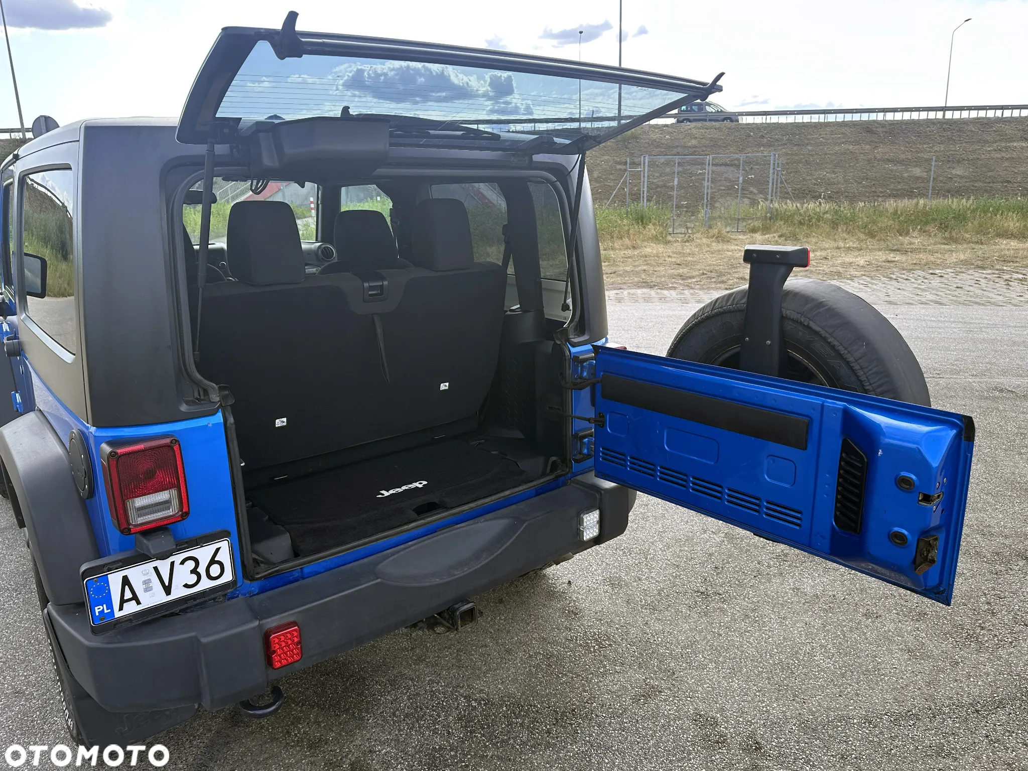 Jeep Wrangler - 12