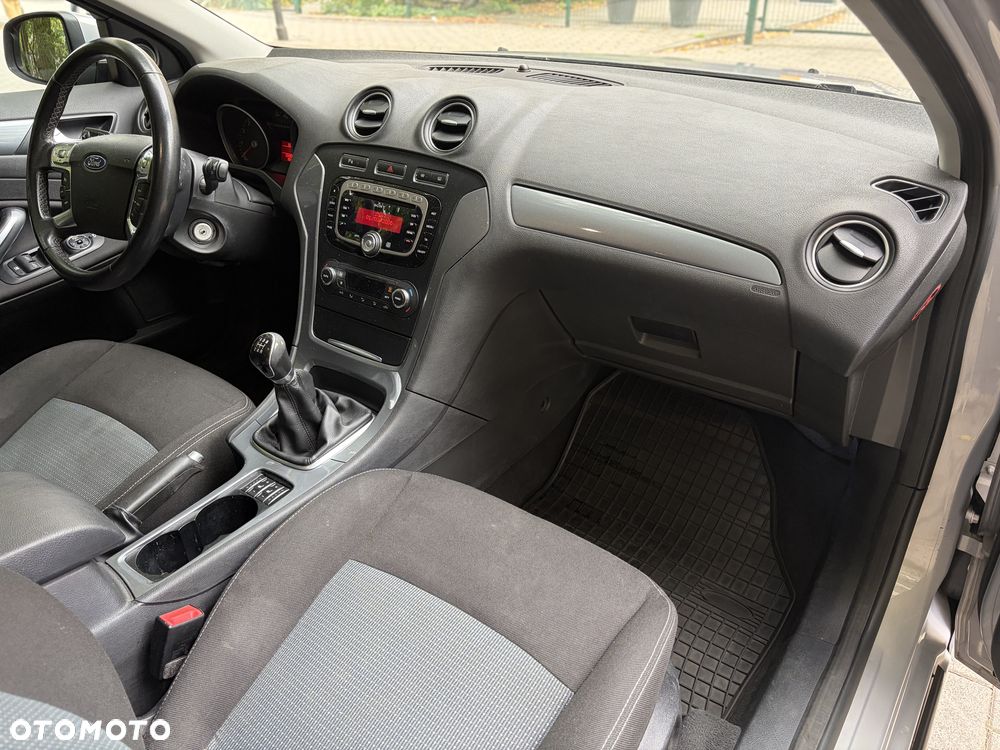 Ford Mondeo 1.6 Trend - 14