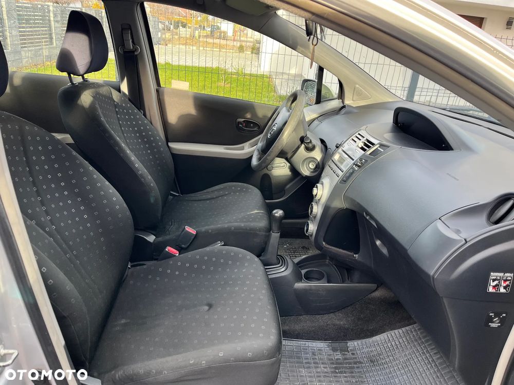 Toyota Yaris 1.4 D-4D Prestige - 12