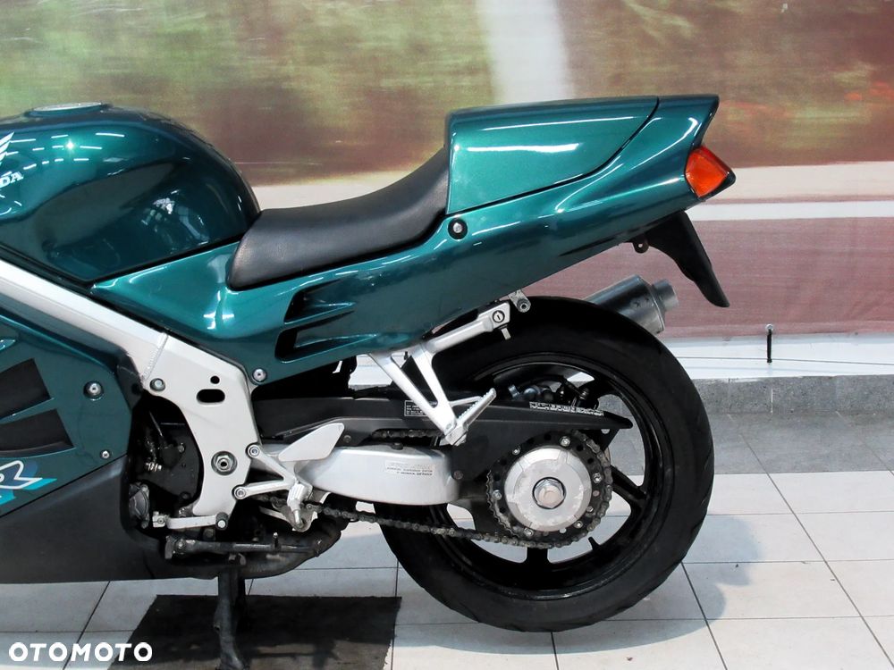 Honda VFR - 16