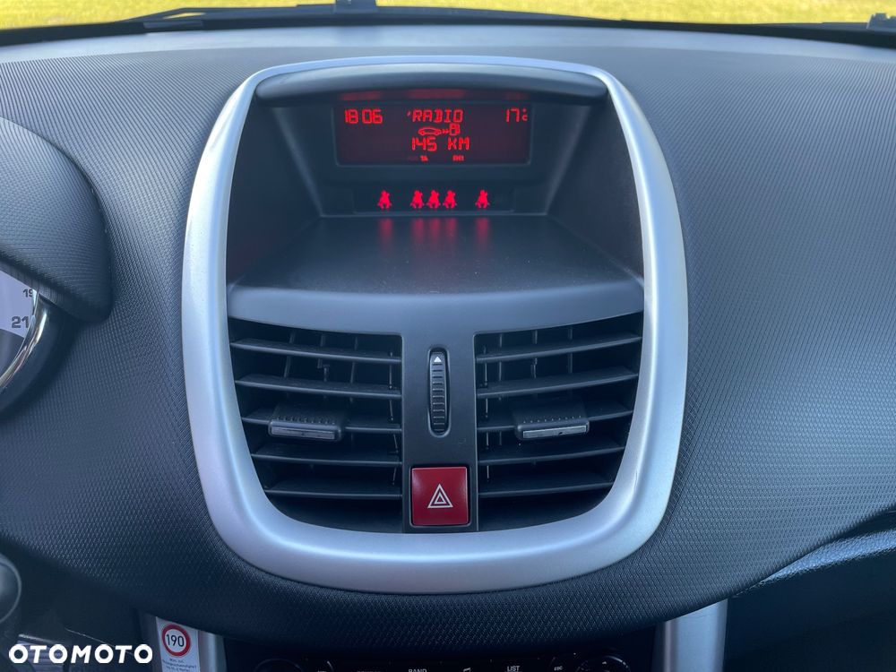 Peugeot 207 - 30