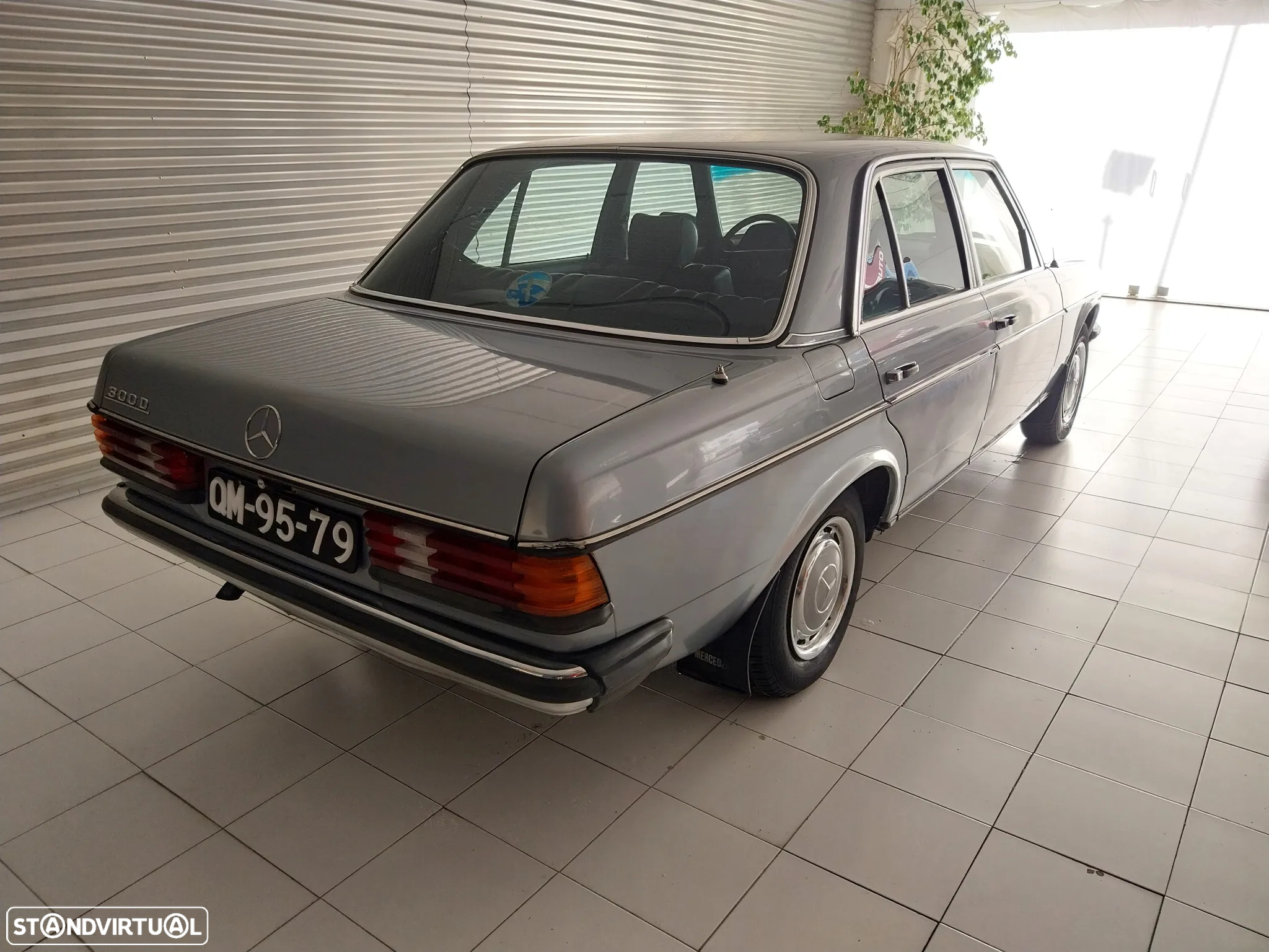 Mercedes-Benz 300 D - 12