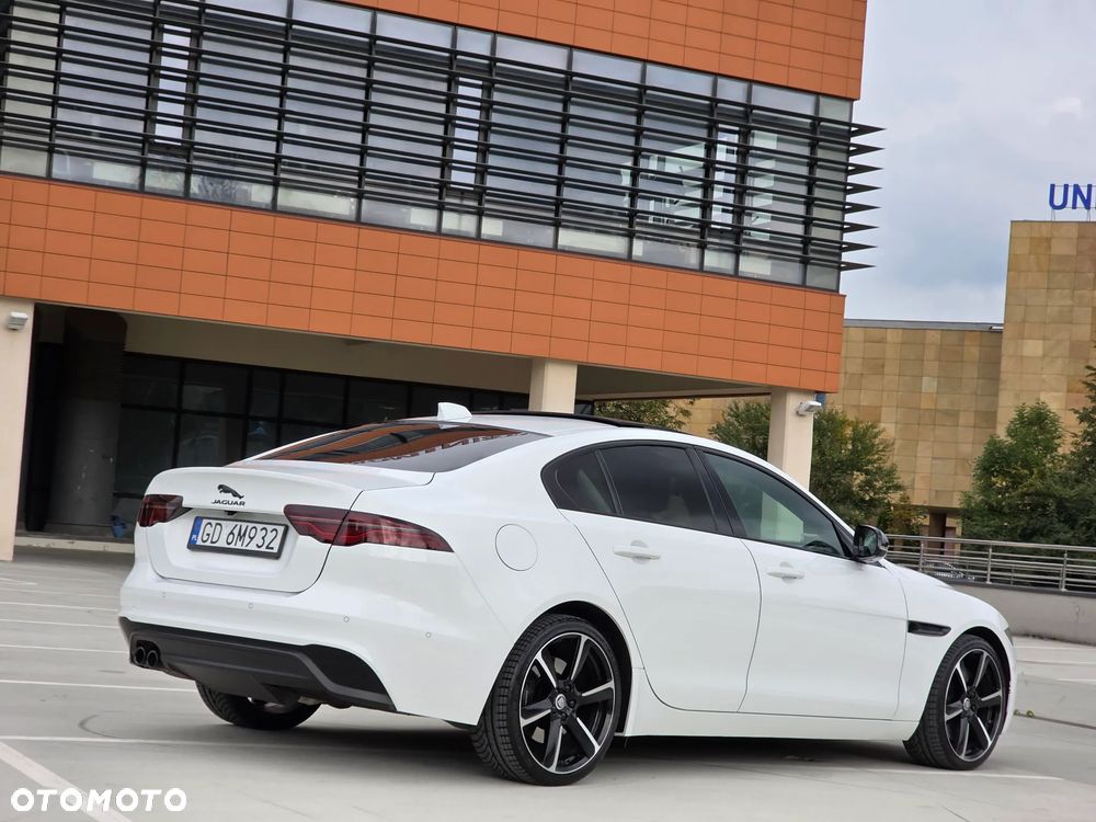 Jaguar XE 2.0 D180 R-Dynamic S - 19