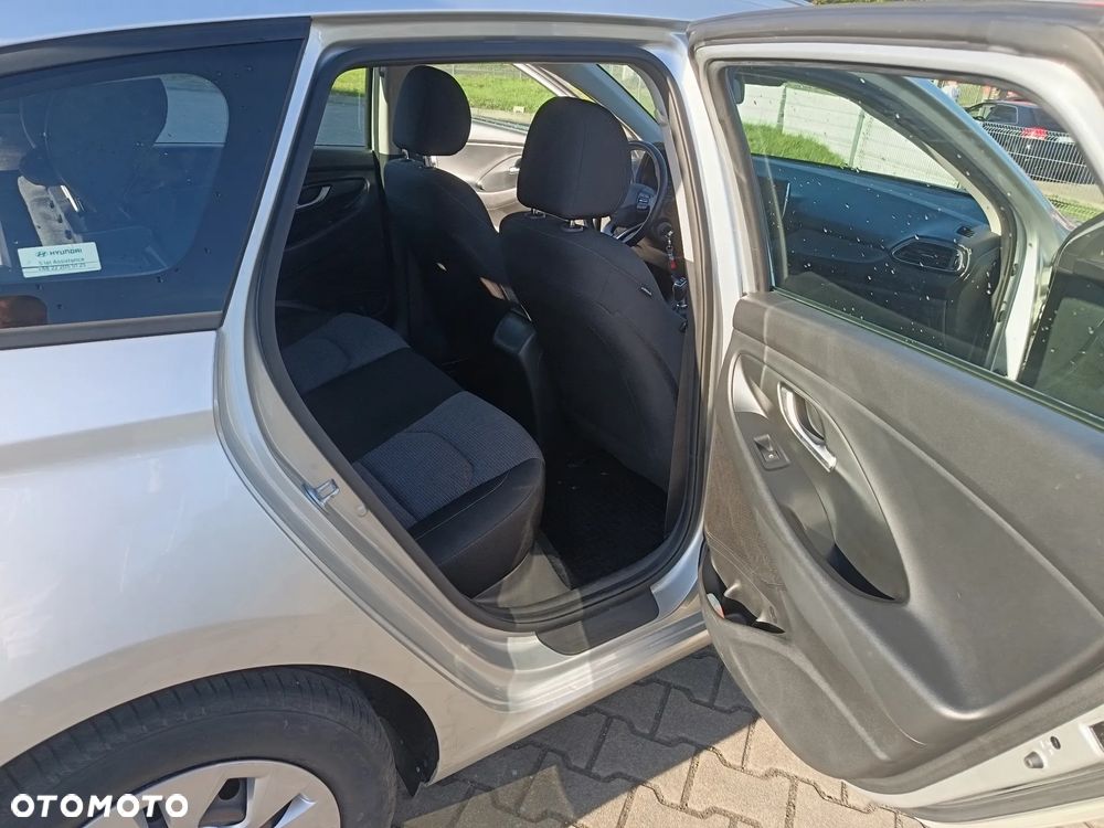 Hyundai i30 1.5 DPI Classic + - 15