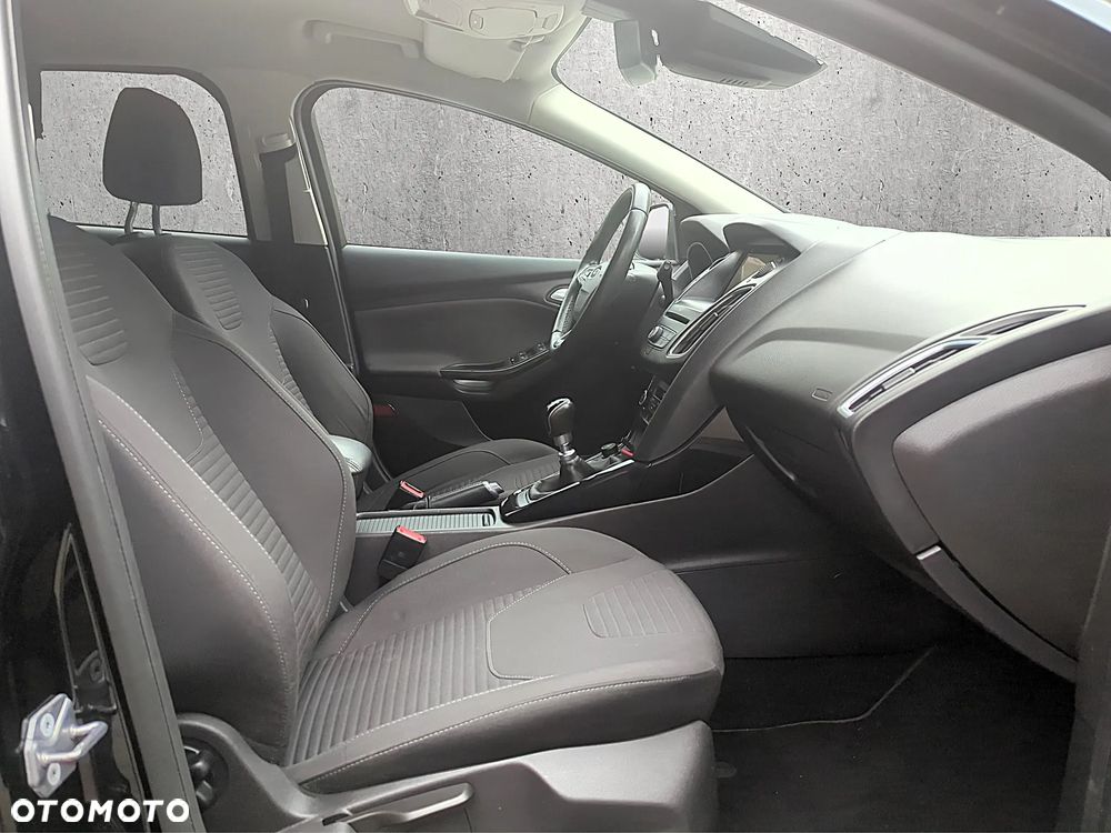 Ford Focus 1.0 EcoBoost Start-Stopp-System TITANIUM DESIGN - 17