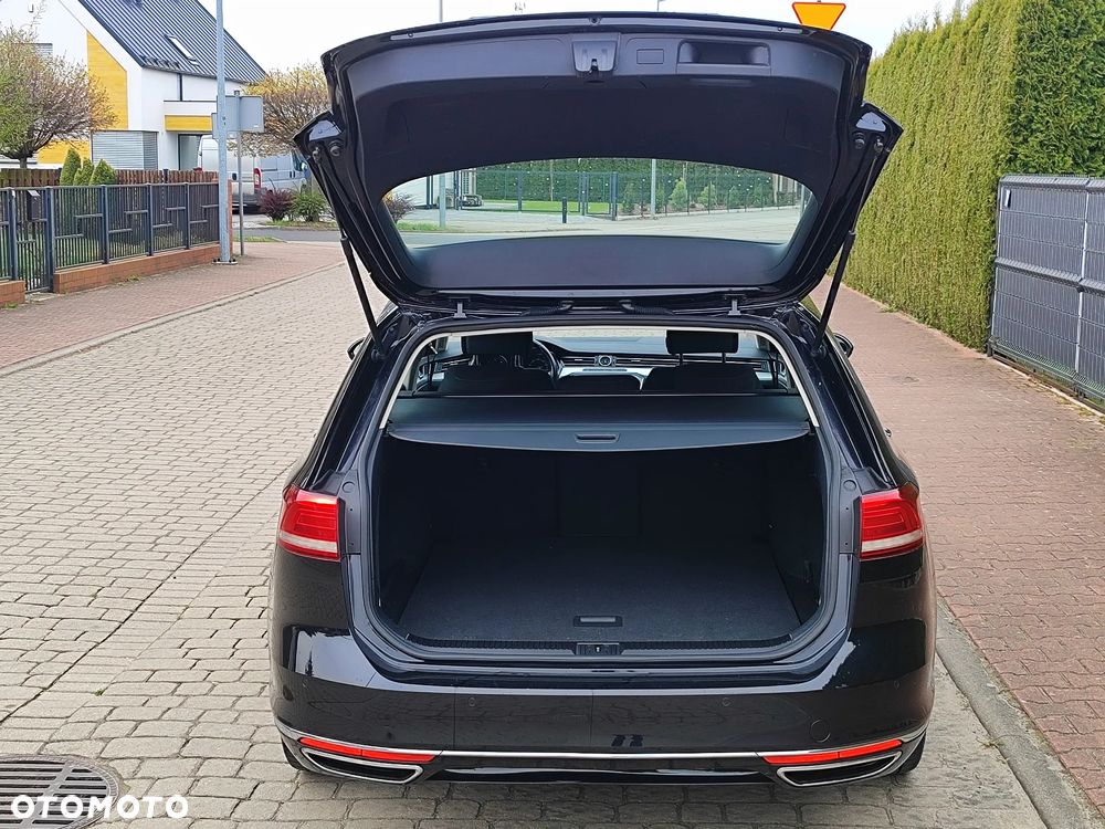 Volkswagen Passat 2.0 TDI SCR DSG 4Motion Elegance - 17