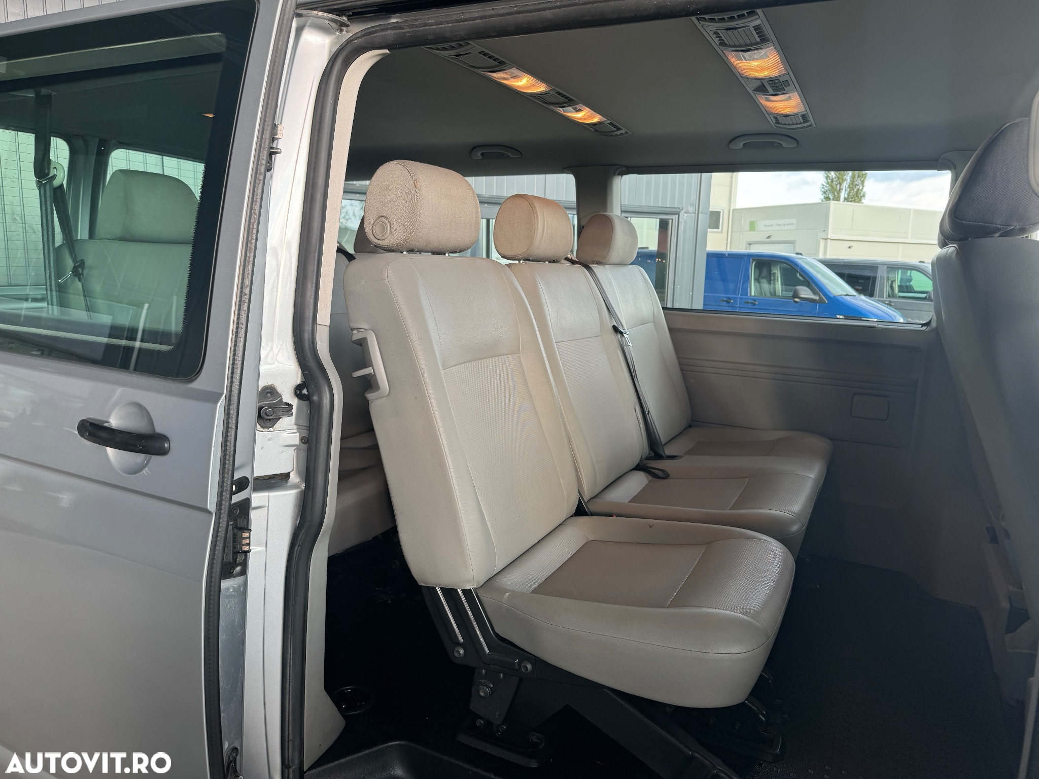Volkswagen Caravelle - 16