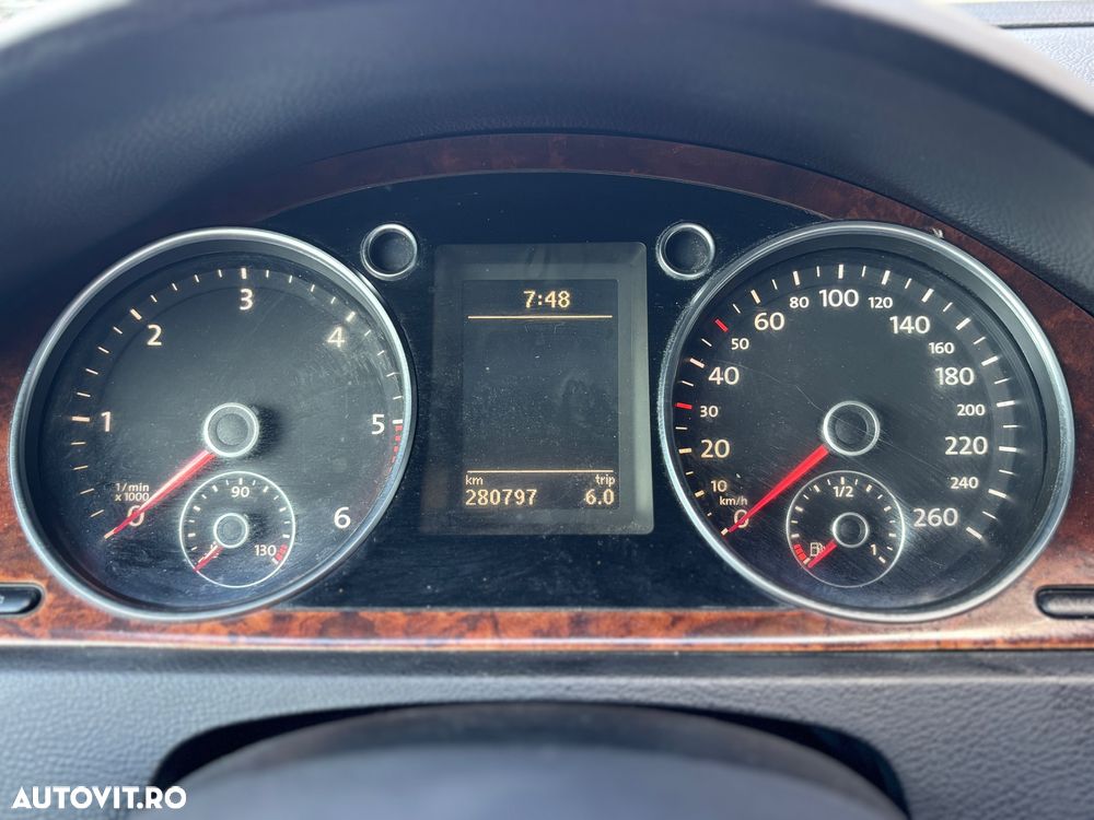 Volkswagen Passat Variant 2.0 TDI Blue TDI DSG Comfortline - 13