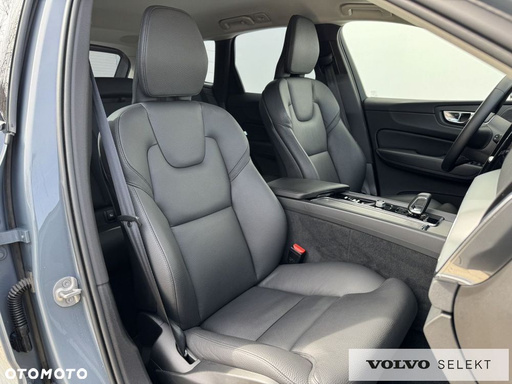 Volvo XC 60 B4 D AWD Plus Dark - 17