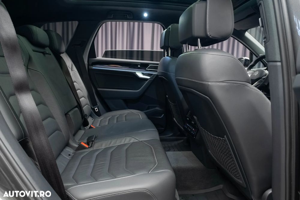 Volkswagen Touareg V6 TDI 4MOTION R-Line - 23