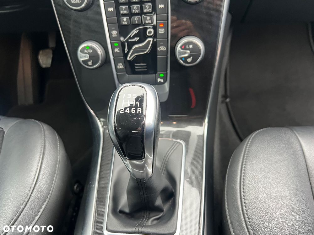 Volvo V40 D3 Momentum - 21