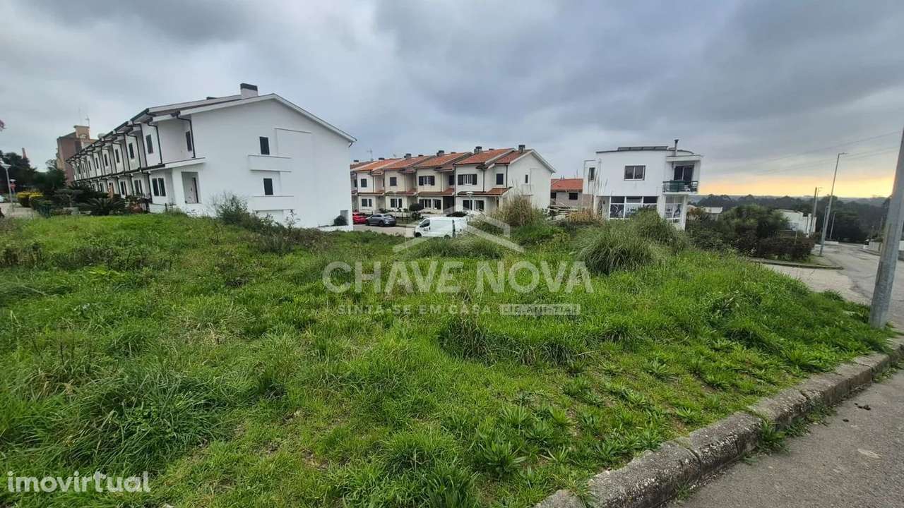 Lote de Gaveto para Construção de Moradia - Grande imagem: 2/3