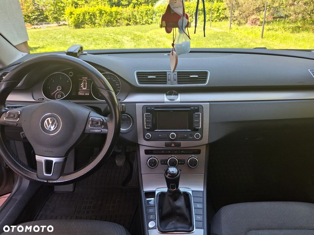 Volkswagen Passat 2.0 TDI Comfortline - 8