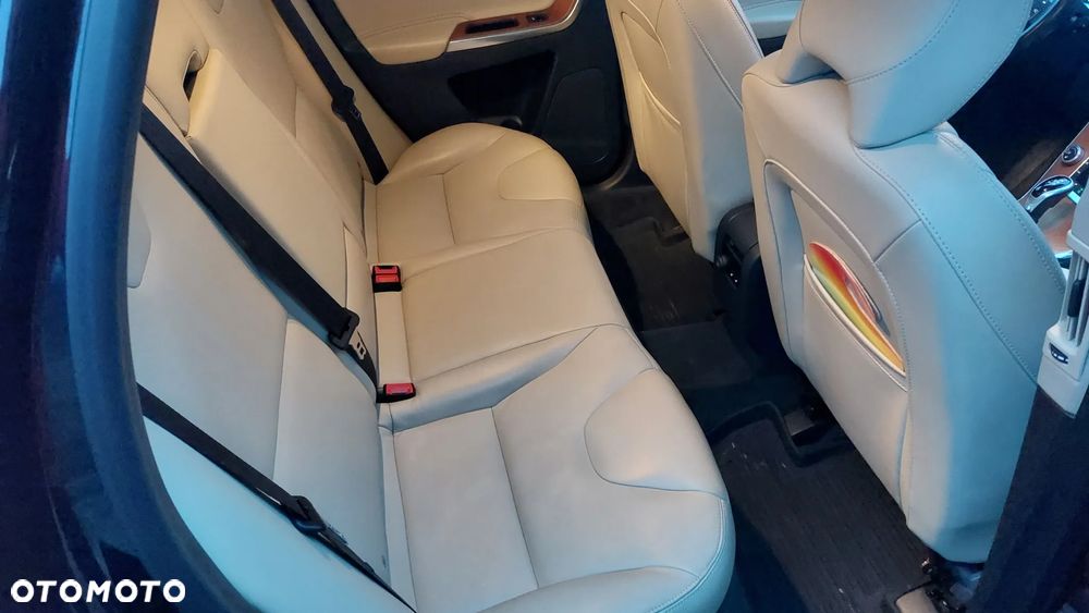 Volvo XC 60 T5 Momentum - 6