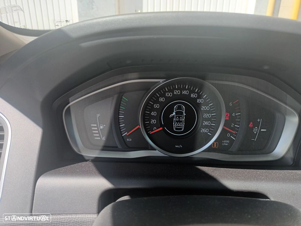 Volvo XC 60 D3 Momentum - 8