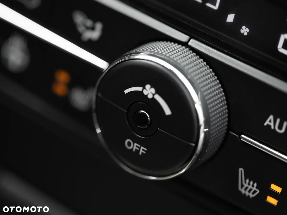 Lancia Voyager 3.6 Platinum - 26