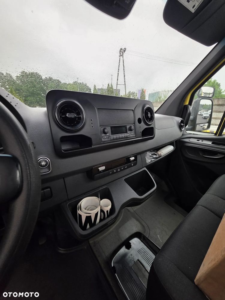 Mercedes-Benz Sprinter - 16