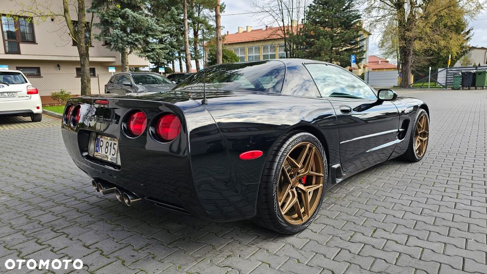 Chevrolet Corvette - 8