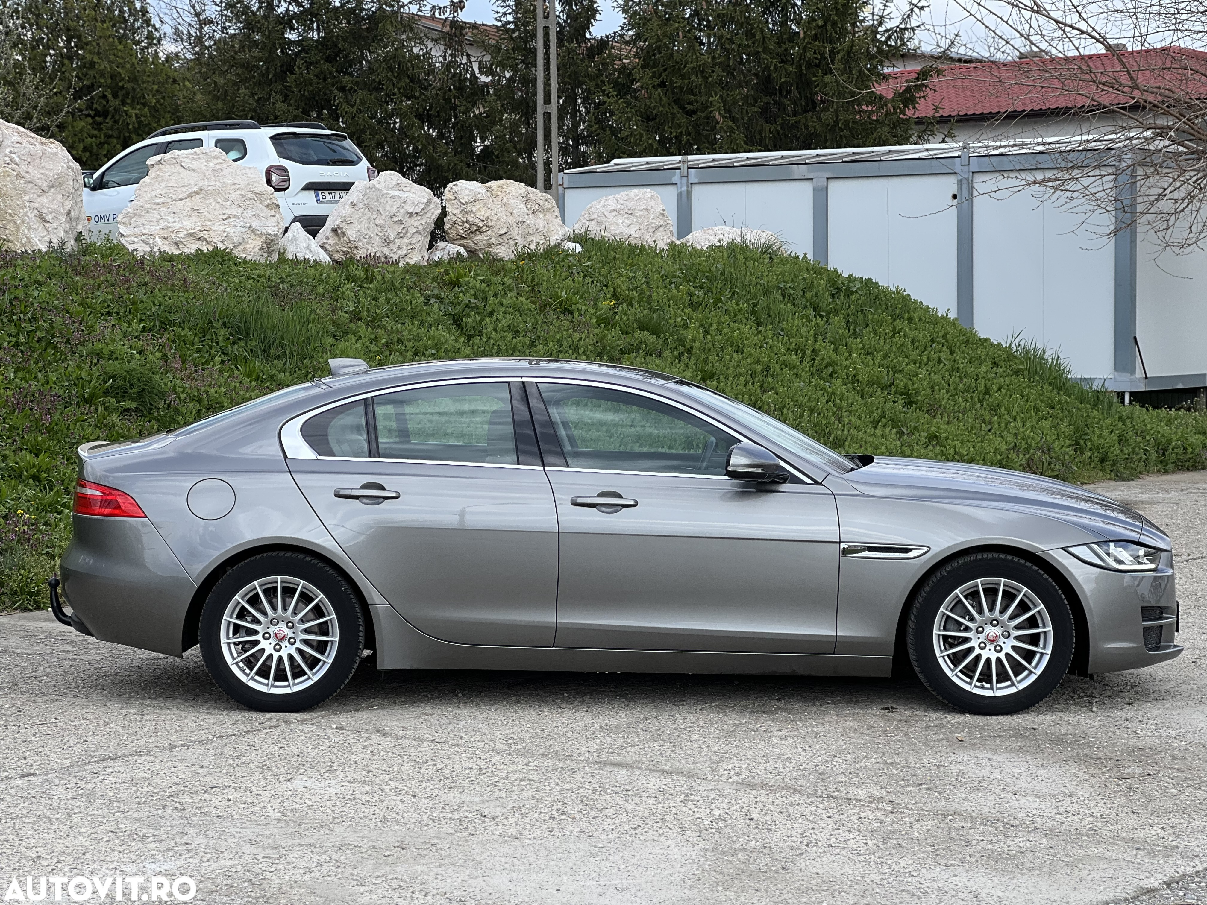 Jaguar XE 2.0 R-Sport - 11