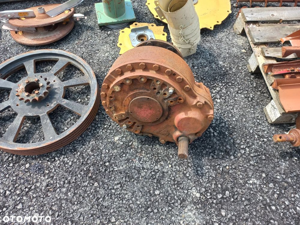 Most tył do kombajnu,Dyszel do przyczepy,prasy,talerzówki,sztywny,173-0020-002,ośka,rama kuhn master,belka tylna do kombajnu,zwolnica,ramiona tuza,tuz na tył,wąż ssąco tłoczący,rozlewak,tarczki wysiewu,bima sea90 przystawka pompy odbioru mocy,mf32,lawerda,case,prasa galigani,gaspardo,wałki,koła zębate,rolka zwijająca john deere,394488 hydac,cewka,17111041 przekładnia rozsiewacza amazone,osłona kosy,1896130 boczek podwójny,2896130 sprężyna podbieracza,403600 neymeyer,200447 stabilizator valtra,amd 3091300 tuba teleskopowa amazone,g19204000 redlica,1320-03-02.01-2R' silnik hydrauliczny paszowozu kuhn - 18