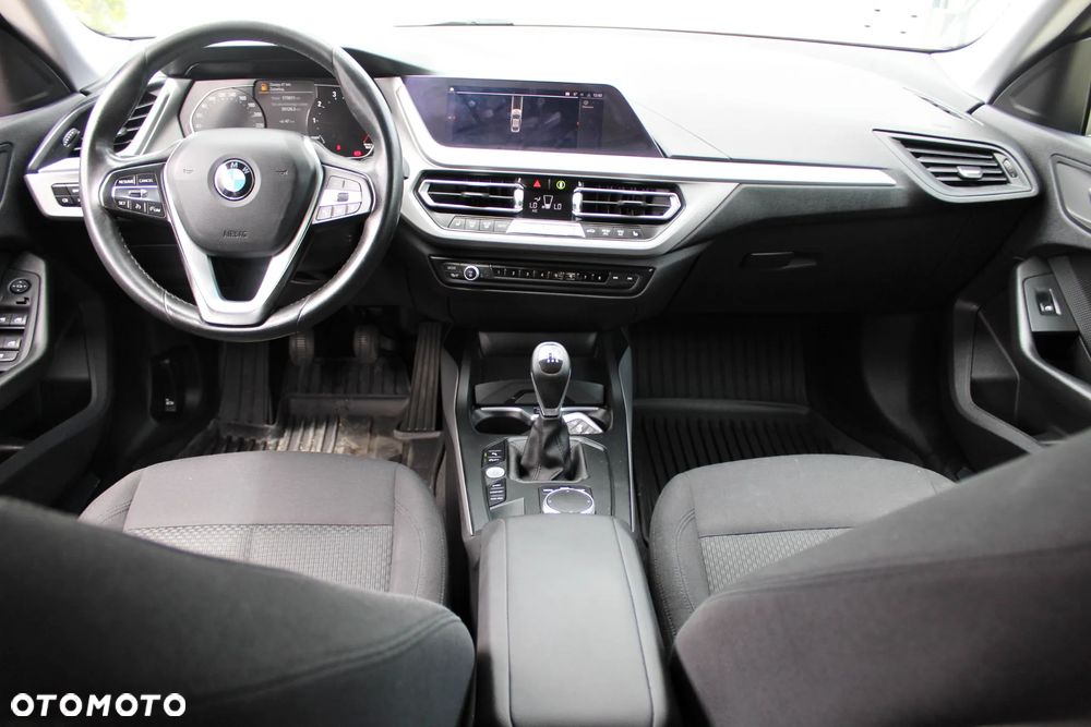 BMW Seria 2 218i - 13