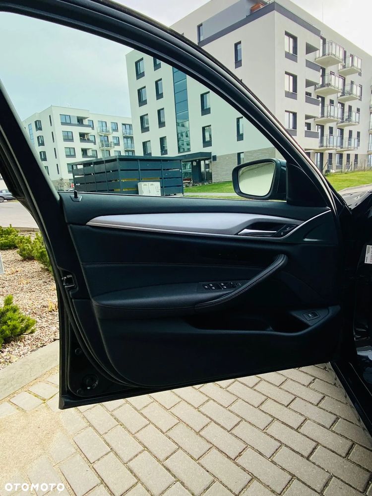 BMW Seria 5 530i xDrive - 23